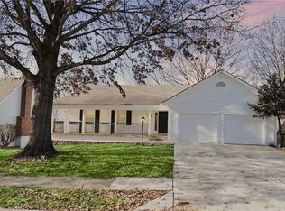 3812 SW Lido Dr, Lees Summit, MO 64082