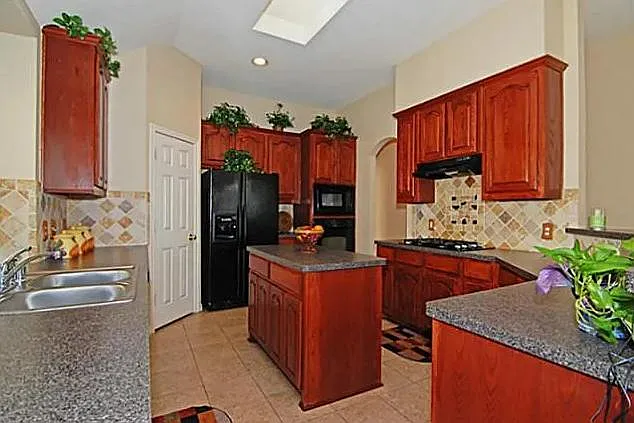 10374 Coach House Ln — Photo 3
