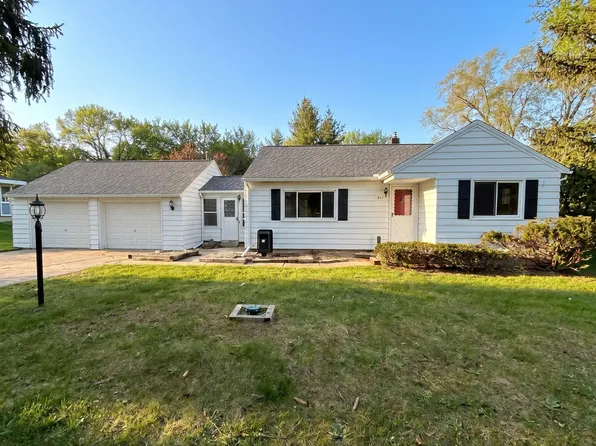 665 Four Mile Rd NW, Comstock Park, MI 49321