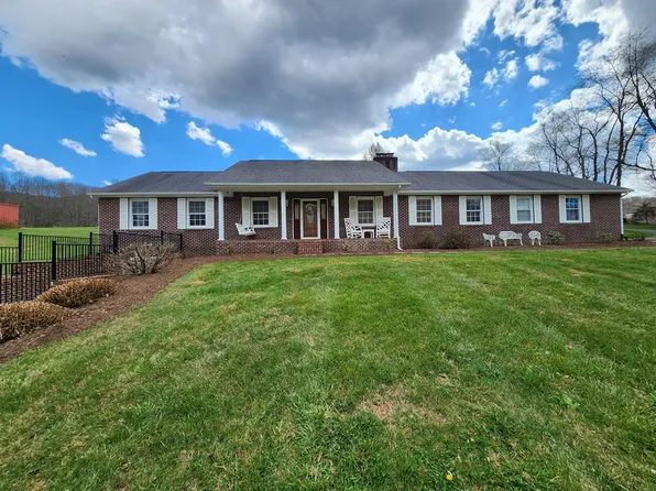 928 Pierce Rd, Marion, VA 24354