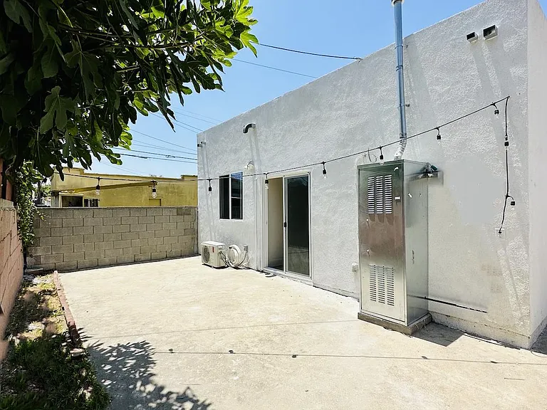 5856 Arlington Ave — Photo 10