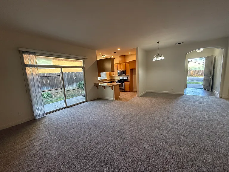 4711 Rustic Rd — Photo 4