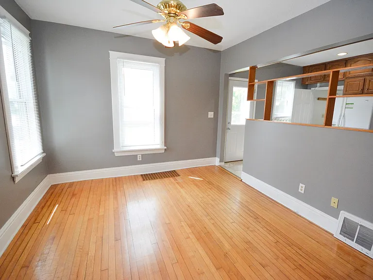 1320 2nd St SE — Photo 5
