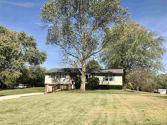 3rd image of 2075 E Nixon Dr