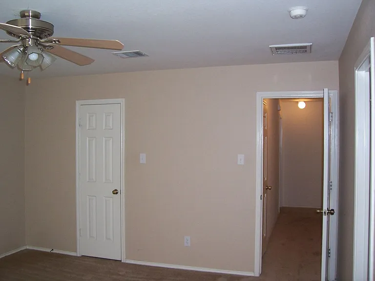 313 Edgewood Cv — Photo 12
