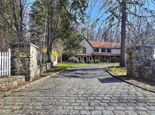 140 Crow Hill Rd, Mount Kisco, NY 10549