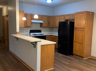 102 Louie Ln UNIT E, Hampshire, IL 60140