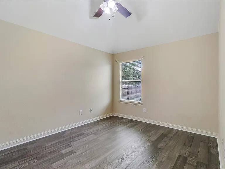 3608 Glastonbury Trl — Photo 9