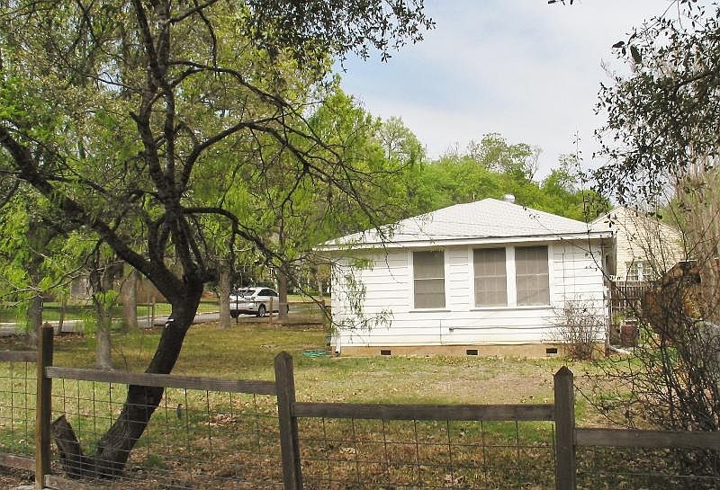 2nd image of 1701 Vista Ln