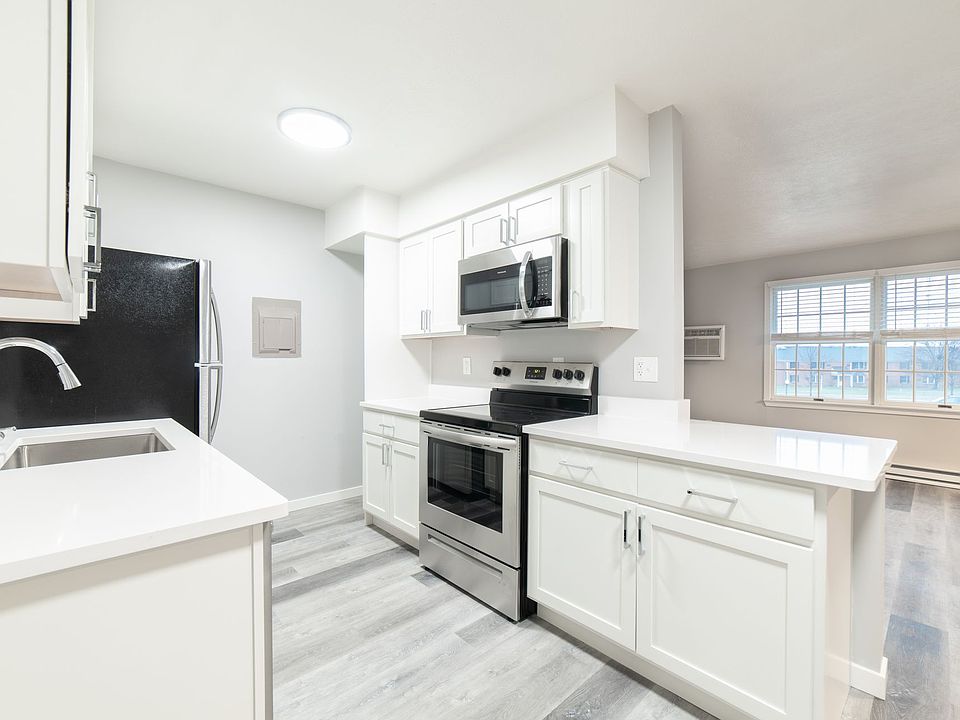 Chardon Place Apartments and Townhomes 101 Meadowlands Dr Chardon OH