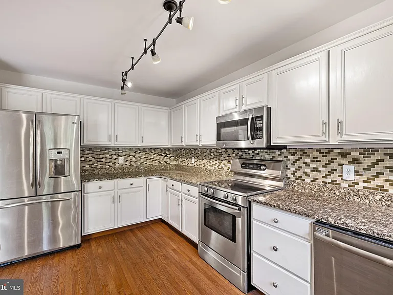 203 Princeton Cir — Photo 11