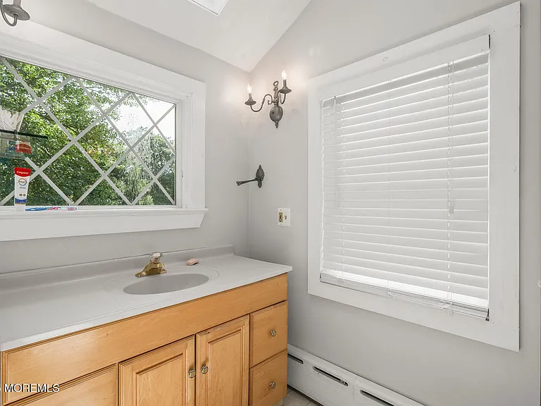 496 W Park Ave — Photo 20