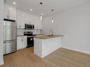 103 Carruthers Ave #A, Ottawa, ON K1Y1N4
