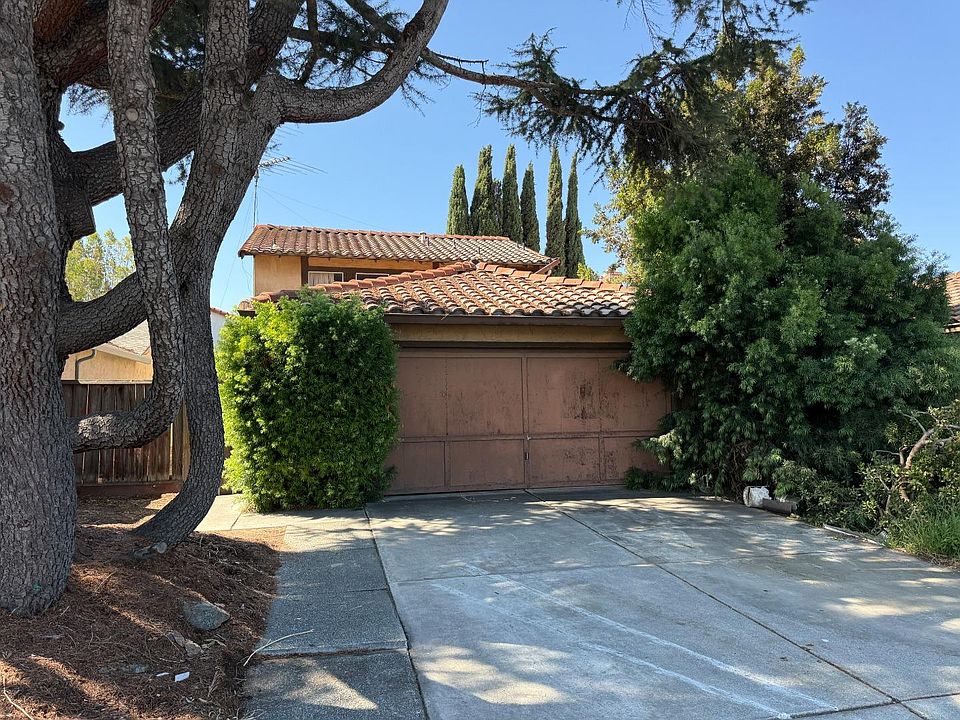 1st image of 581 Guerra Ct