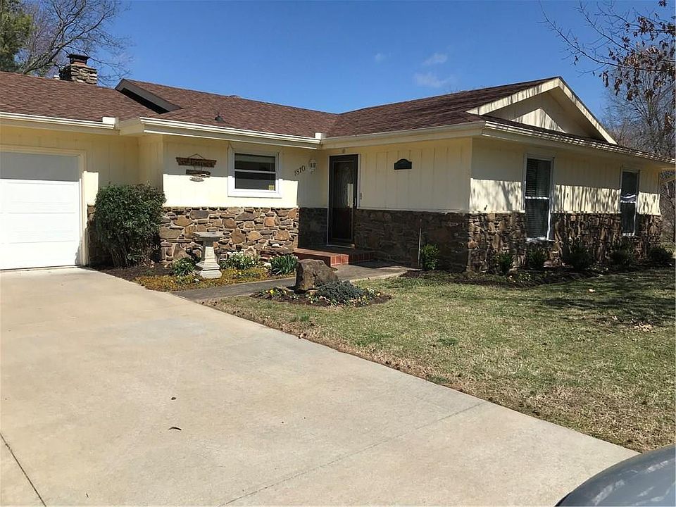 1st image of 1810 E Rolling Hills Dr