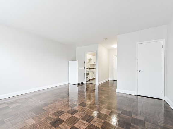 3rd image of 780 Eglinton Ave W #1352277