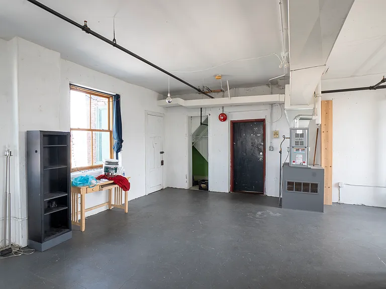 501 N 32nd St — Photo 2