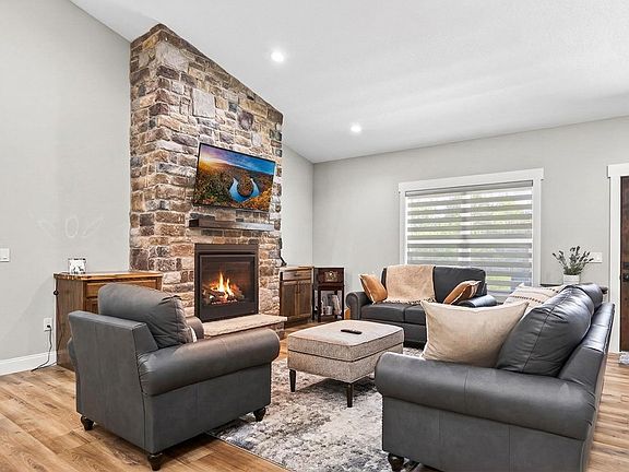 4th image of 227 Suzie Ct