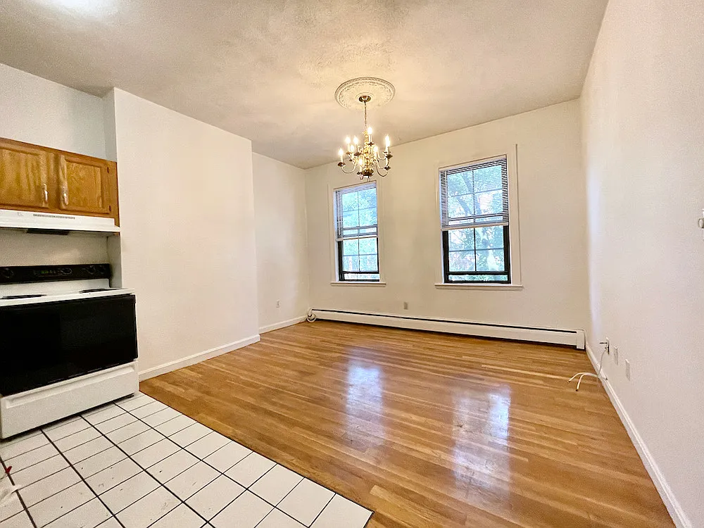 Building Photo - 8 Milford St #3