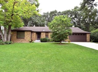 1650 S Ridgewood Ln W, Roseville, MN 55113