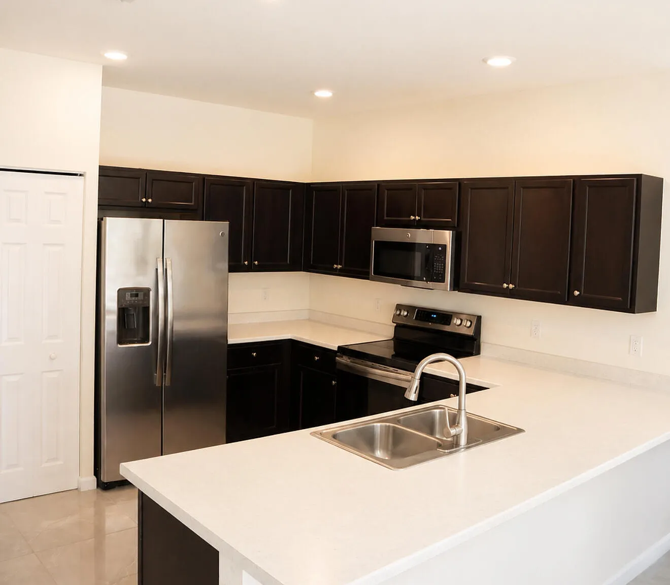 2 bed, 2.5 bath, 1422 sqft, $2,500 — Photo 2