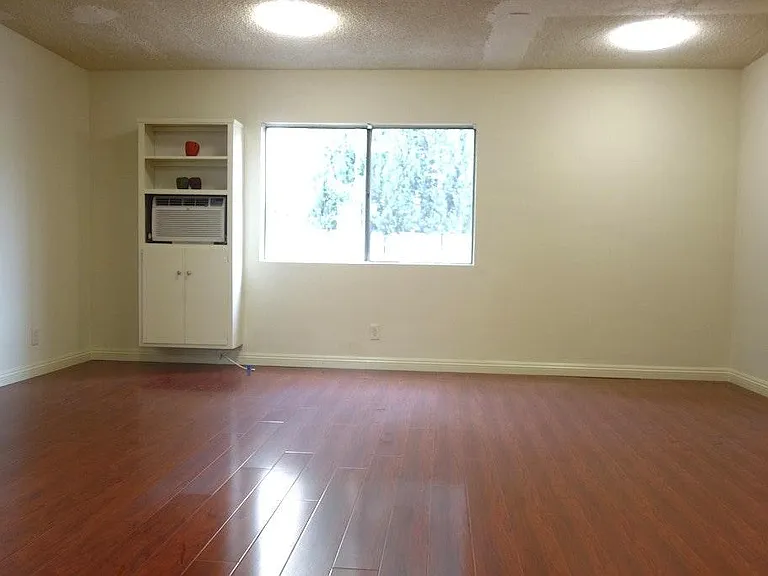 4375 York Blvd #221 — Photo 10