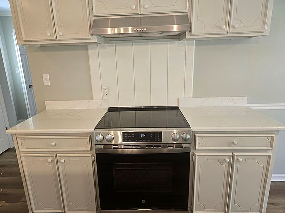 3rd image of 4017 Landeau Cir