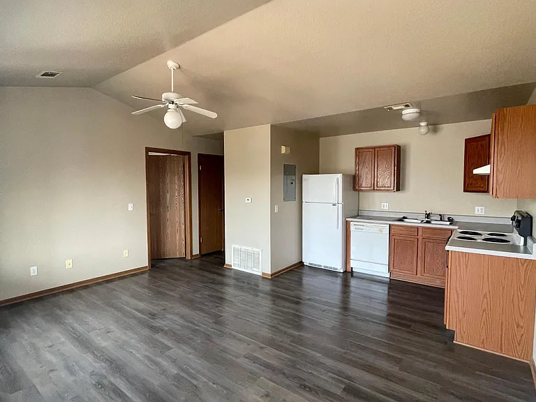841 Dickinson Ave #8 — Photo 2