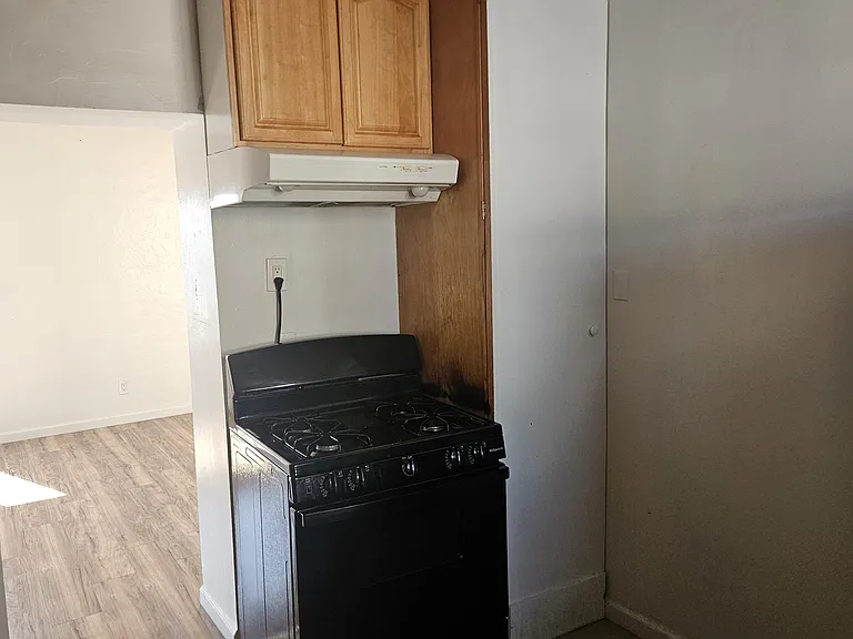 316 Locust Ave — Photo 6