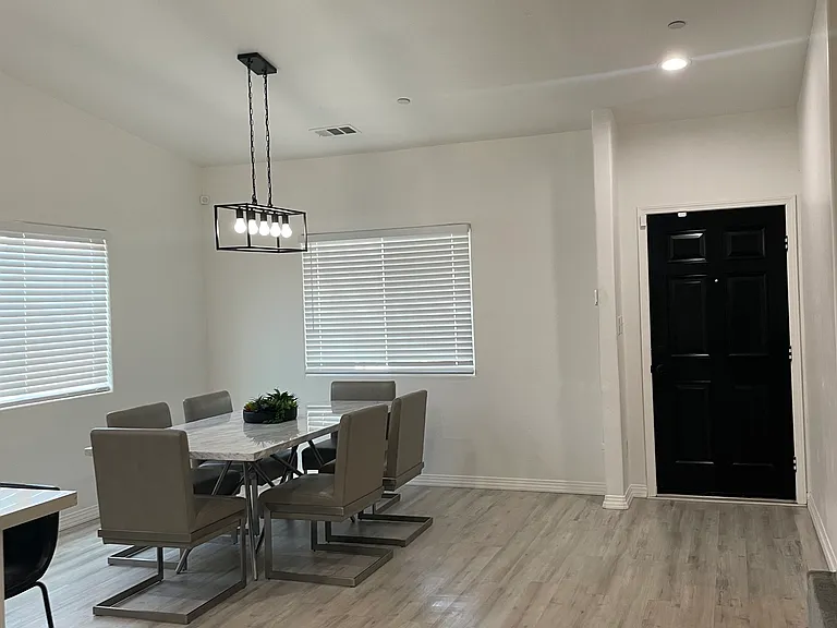 713 Salazar Ave — Photo 2