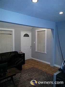 LRoom w/custom lighting n paint and design..Gorgeous