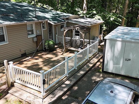 3rd image of 11821 Mandy Ln