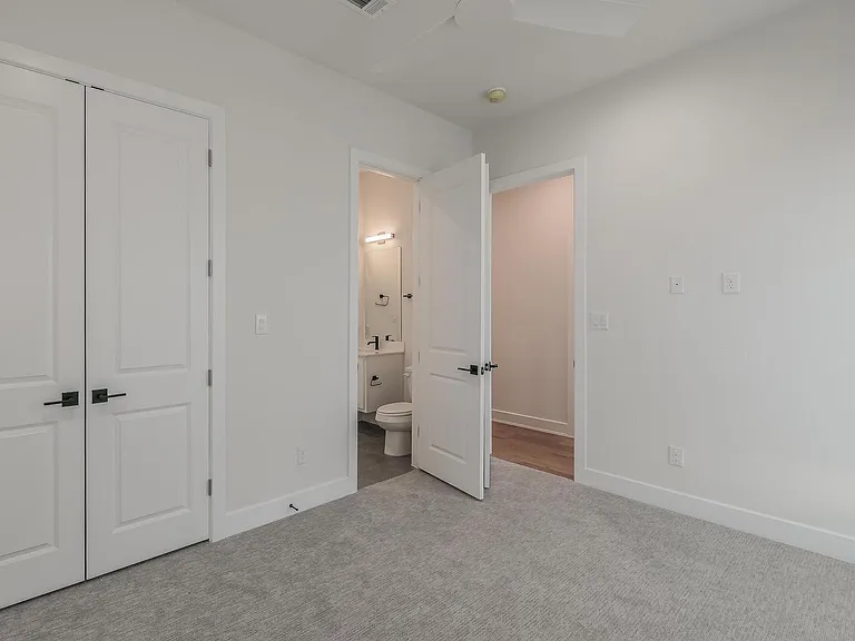 682 W Main St — Photo 18