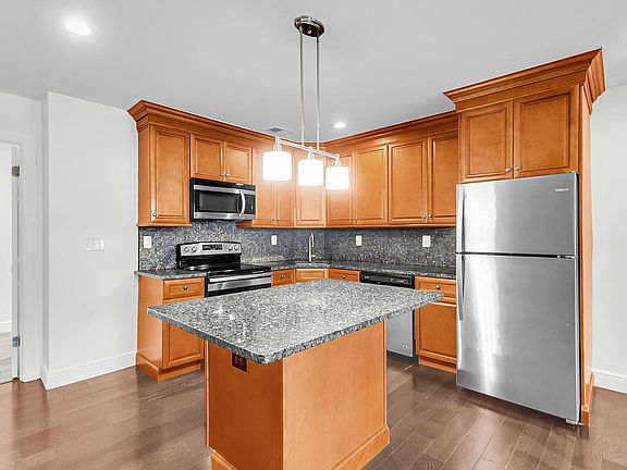 4th image of 5001 Gaffney St