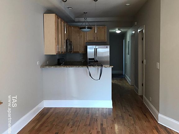 2nd image of 1935 N Wood St #G
