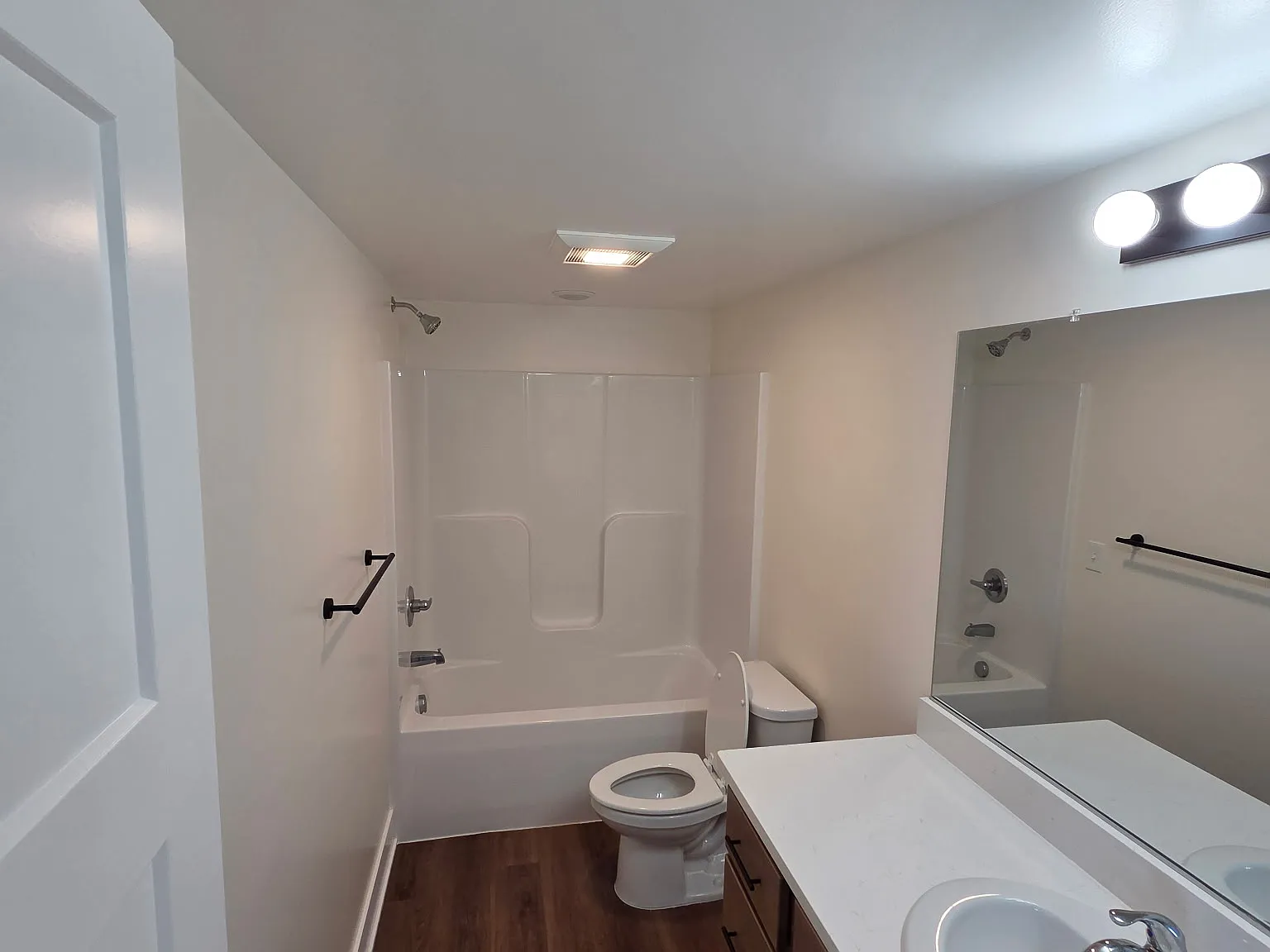 3 bed, $1,900 — Photo 3