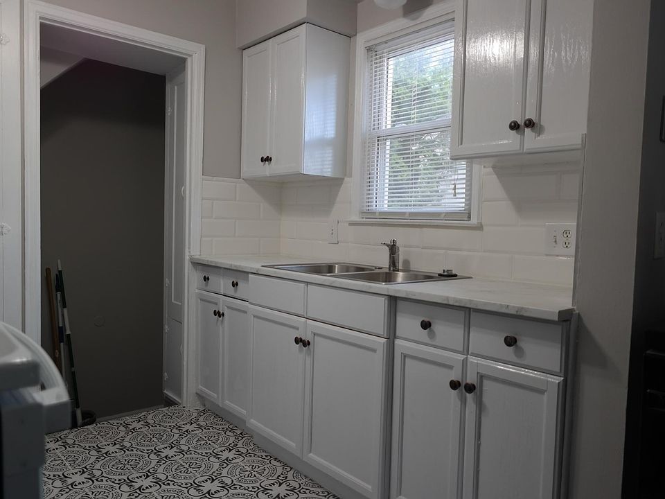 626 E Twelve Mile Rd, photo 3