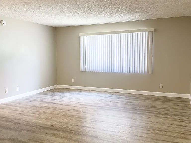 Jordan Apartments — Photo 13