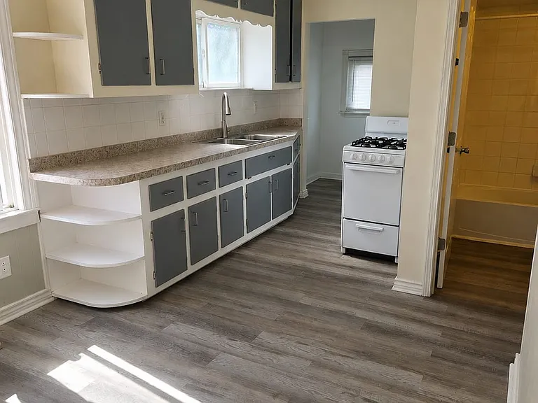 8734 Cadillac Ave — Photo 12