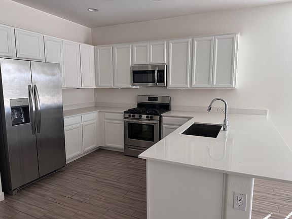 Kitchen with all appliances
