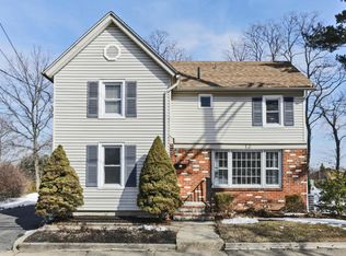 13 Cherry Tree Farm Rd, Middletown, NJ 07748