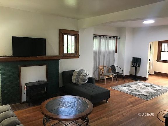 2nd image of 88 Franklin Ave