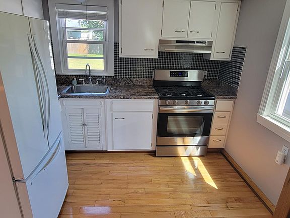 4th image of 15 Montfort Dr #1
