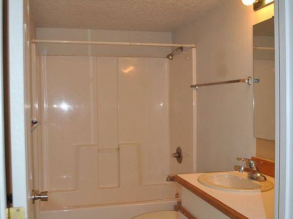 3rd image of 408C E Comanche St #4