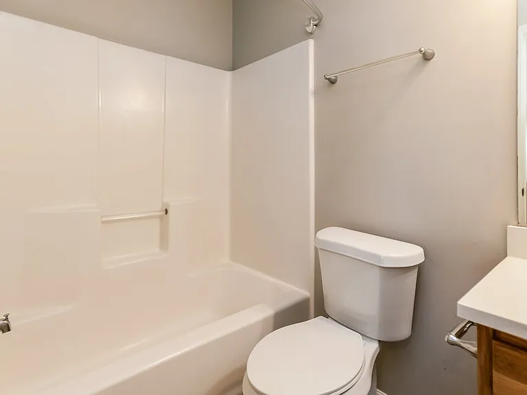 205 Silver Ridge Dr — Photo 16
