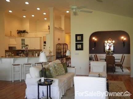 4th image of 18 Lindenwood Dr