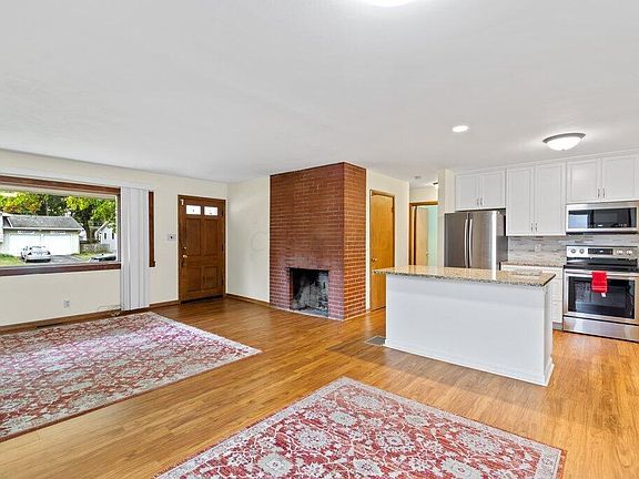 4th image of 448 Pittsfield Dr