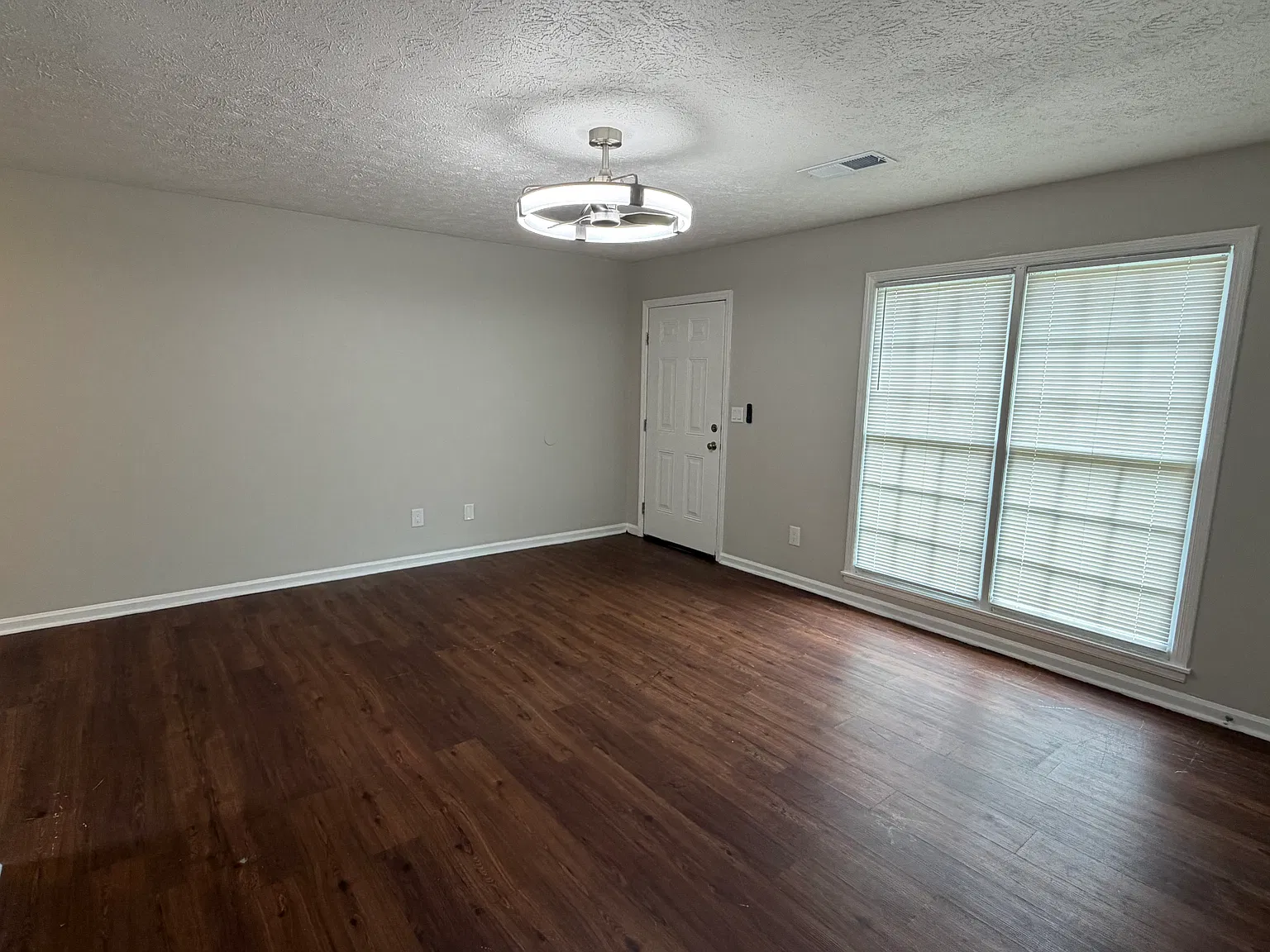 2 bed, 1.0 bath, 881 sqft, $995 — Photo 4