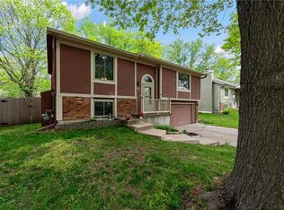 527 Buena Vista Dr, Belton, MO 64012