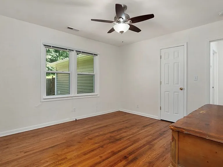 711 Barton Ave — Photo 12